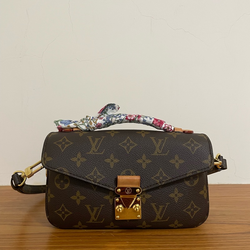 LV Louis Vuitton Pochette Métis East West 小號郵差包-1