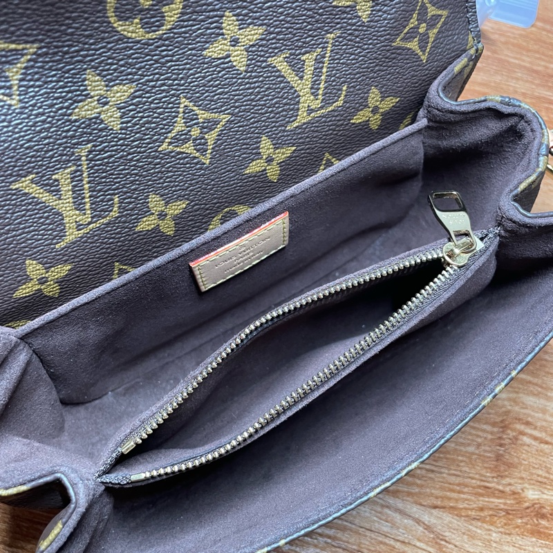 LV Louis Vuitton Pochette Métis East West 小號郵差包-9