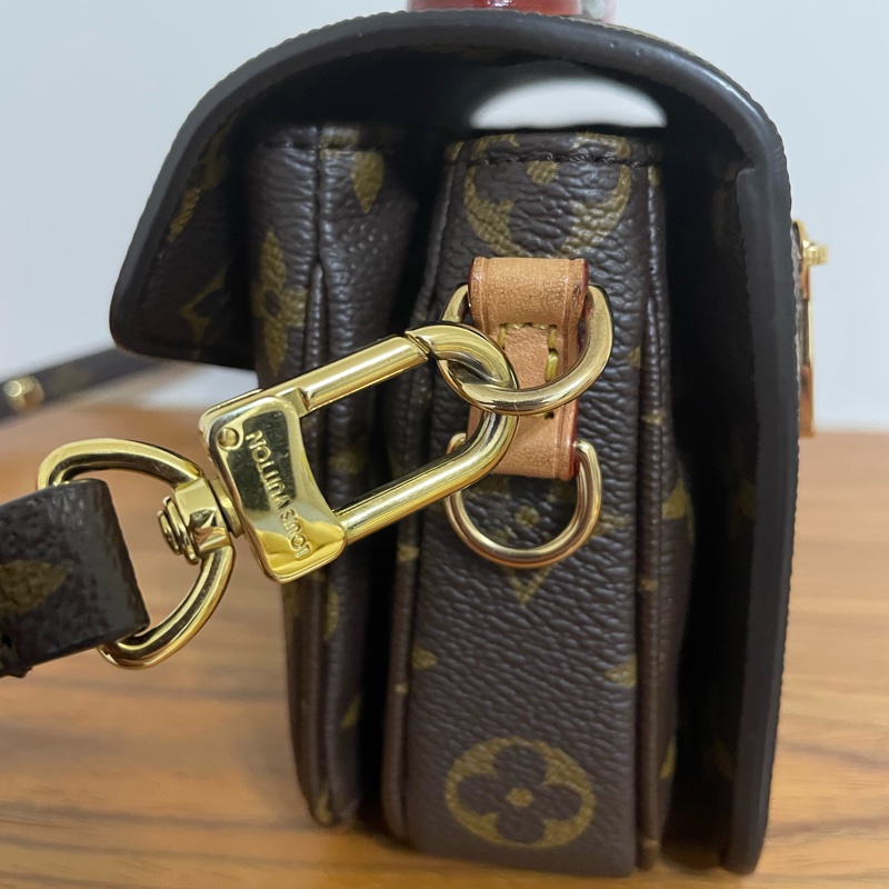 LV Louis Vuitton Pochette Métis East West 小號郵差包-13