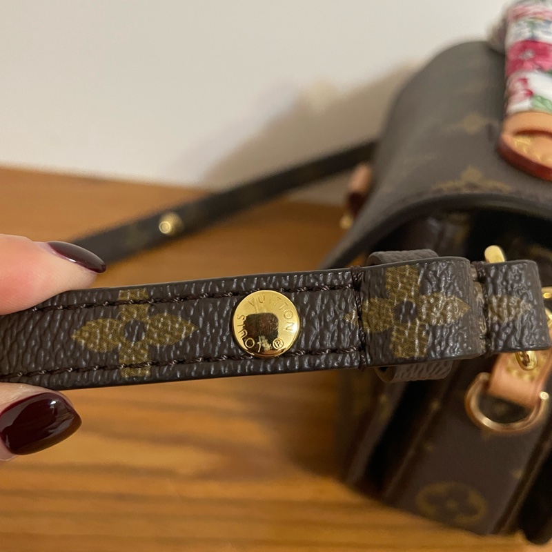 LV Louis Vuitton Pochette Métis East West 小號郵差包-14