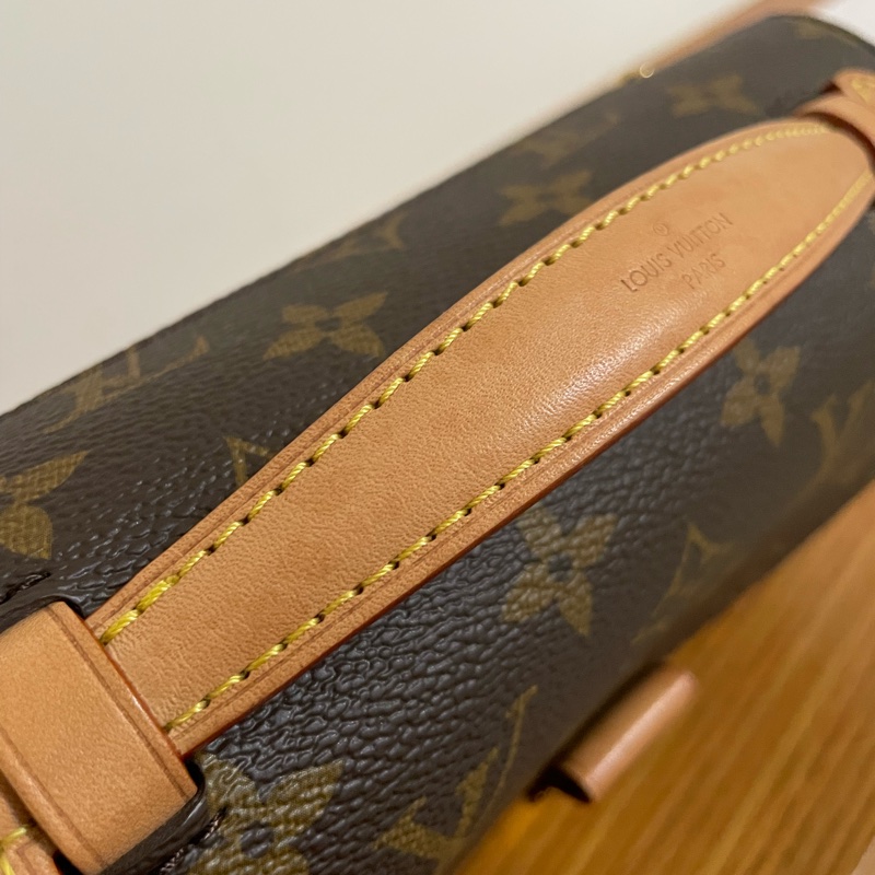 LV Louis Vuitton Pochette Métis East West 小號郵差包-25