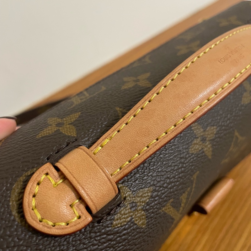 LV Louis Vuitton Pochette Métis East West 小號郵差包-26