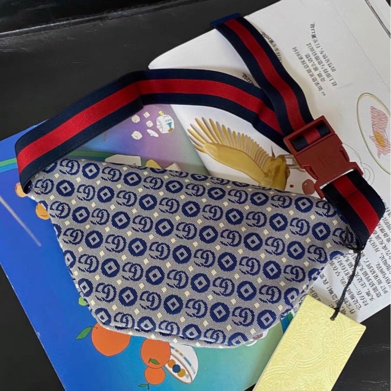 gucci 滿logo星星印花藍色兒童腰包胸包25*14*3cm 全新閒置配件塵袋-3