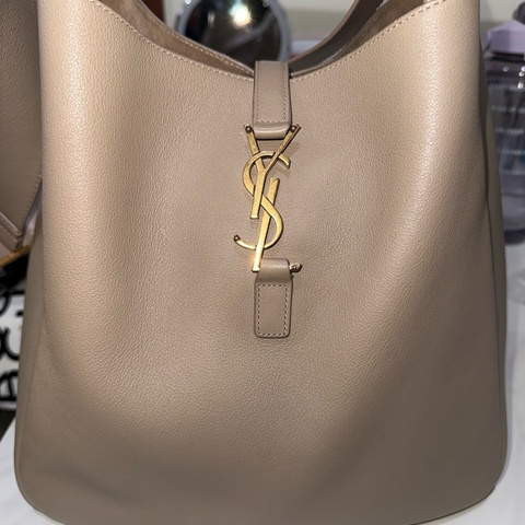 YSL LE 5 À 7 SUPPLE LARGE IN GRAINED LEATHER