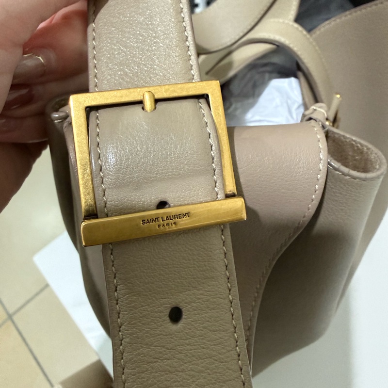 YSL LE 5 À 7 SUPPLE LARGE IN GRAINED LEATHER-8