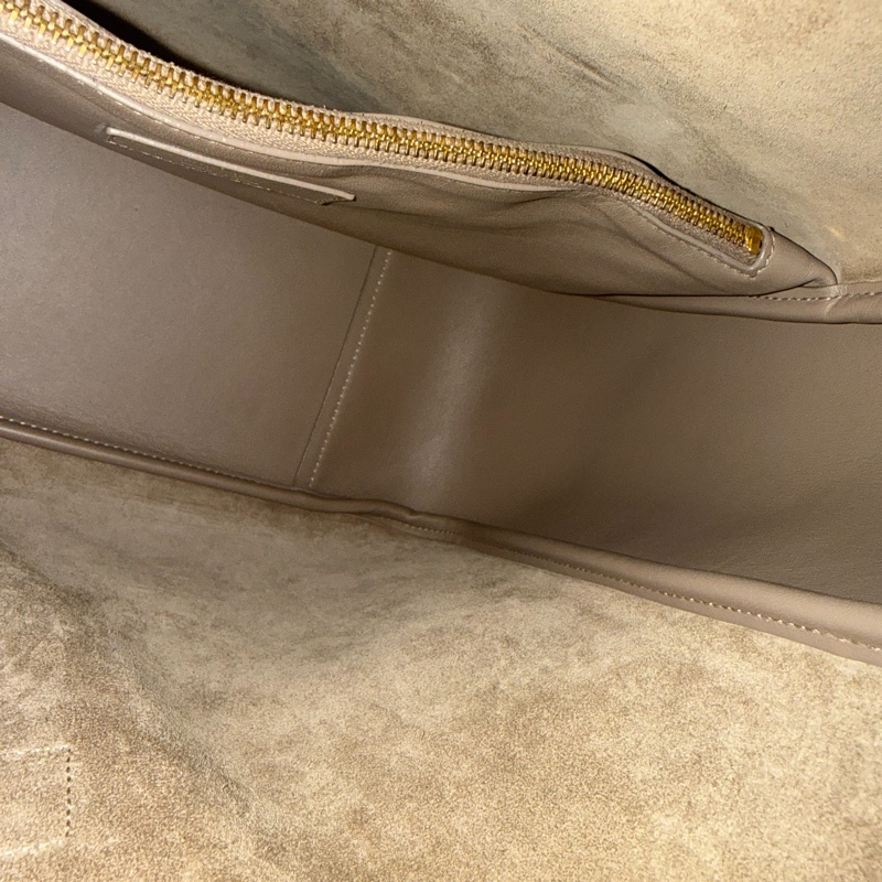 YSL LE 5 À 7 SUPPLE LARGE IN GRAINED LEATHER-14