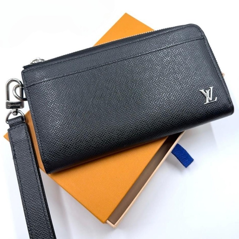 🌷LouisVuitton 黑色長夾帶手掛 ｜經典花紋✦fufu style 精品✦ 氣質款｜-0