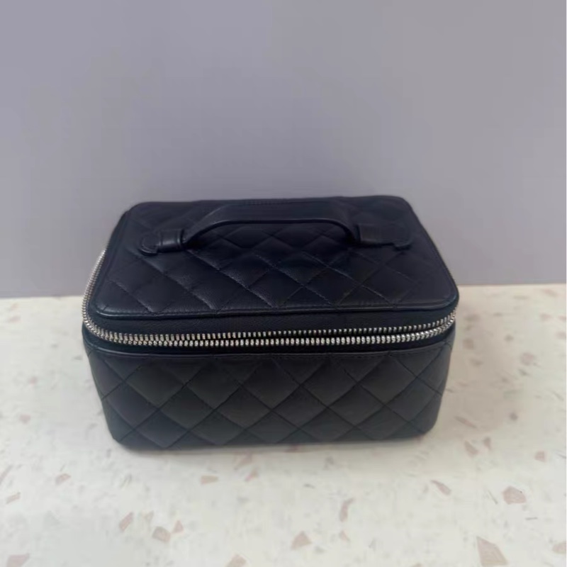 Kylie Jenner同款中古Chanel 手拎化妝包 絕版-2