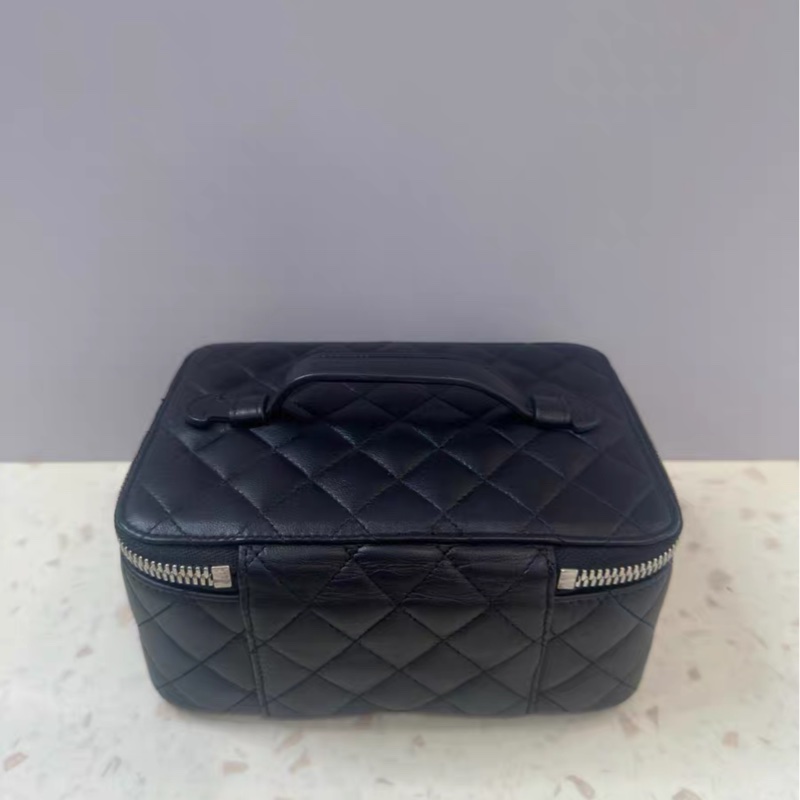 Kylie Jenner同款中古Chanel 手拎化妝包 絕版-3