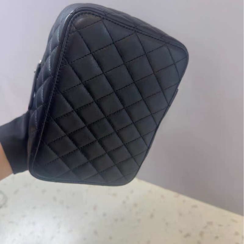 Kylie Jenner同款中古Chanel 手拎化妝包 絕版-5