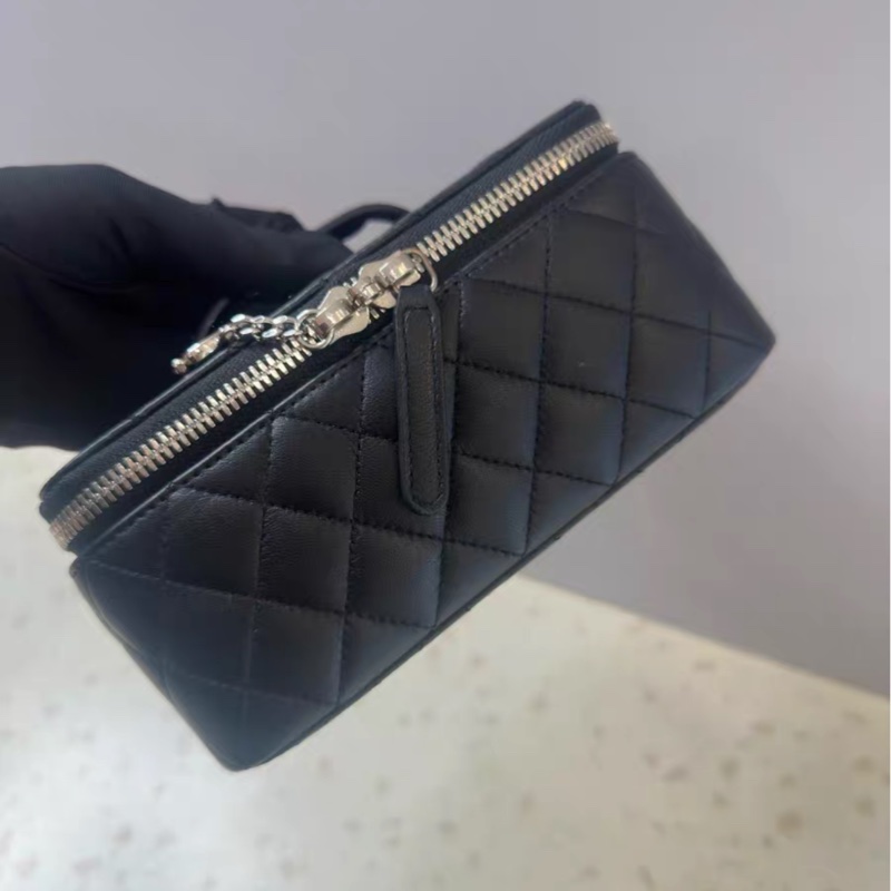 Kylie Jenner同款中古Chanel 手拎化妝包 絕版-6