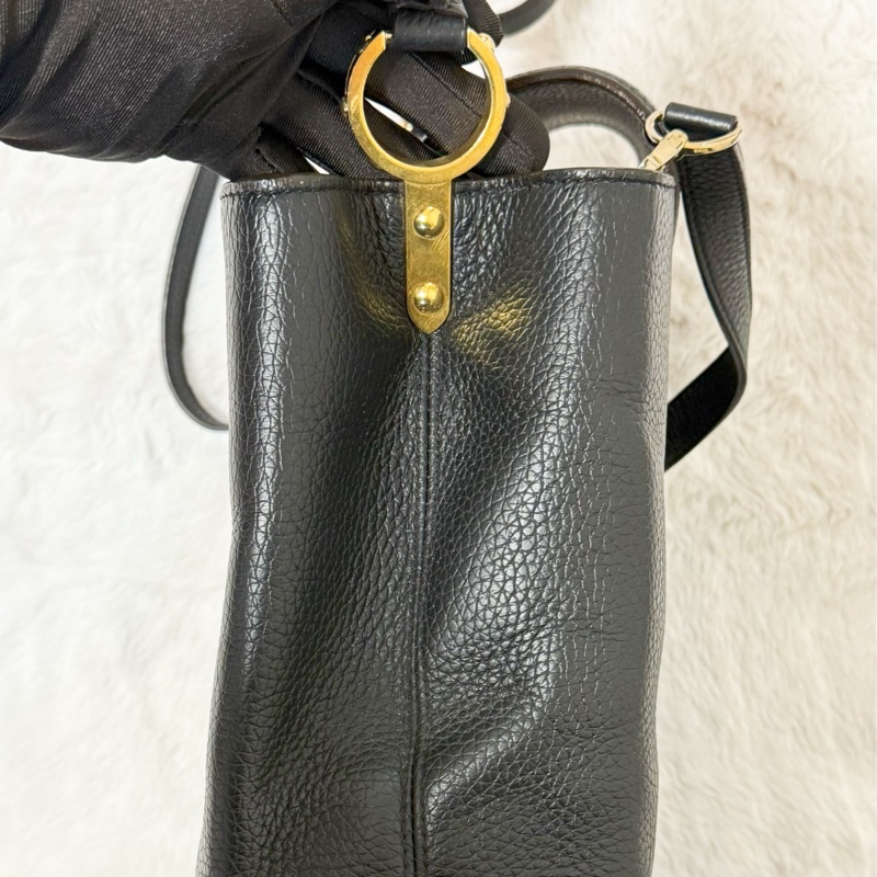 Louis Vuitton Capucines MM-3