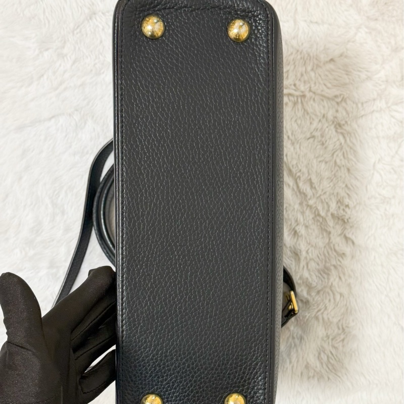 Louis Vuitton Capucines MM-4