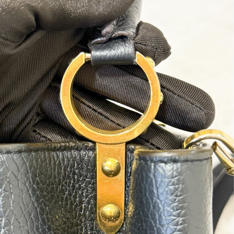 Louis Vuitton Capucines MM-10