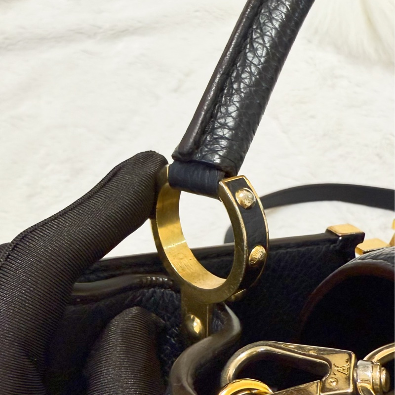 Louis Vuitton Capucines MM-11