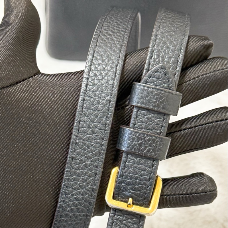 Louis Vuitton Capucines MM-13