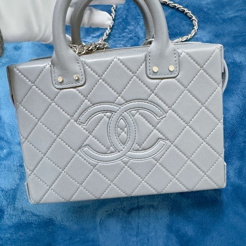 【CHANEL香奈兒22B 全牛皮菱格紋大logo復古盒子包芯片款近全新（閒置） 】