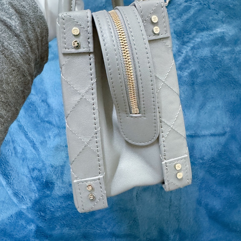 【CHANEL香奈兒22B 全牛皮菱格紋大logo復古盒子包芯片款近全新(閒置) 】-1