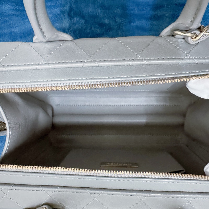 【CHANEL香奈兒22B 全牛皮菱格紋大logo復古盒子包芯片款近全新(閒置) 】-3