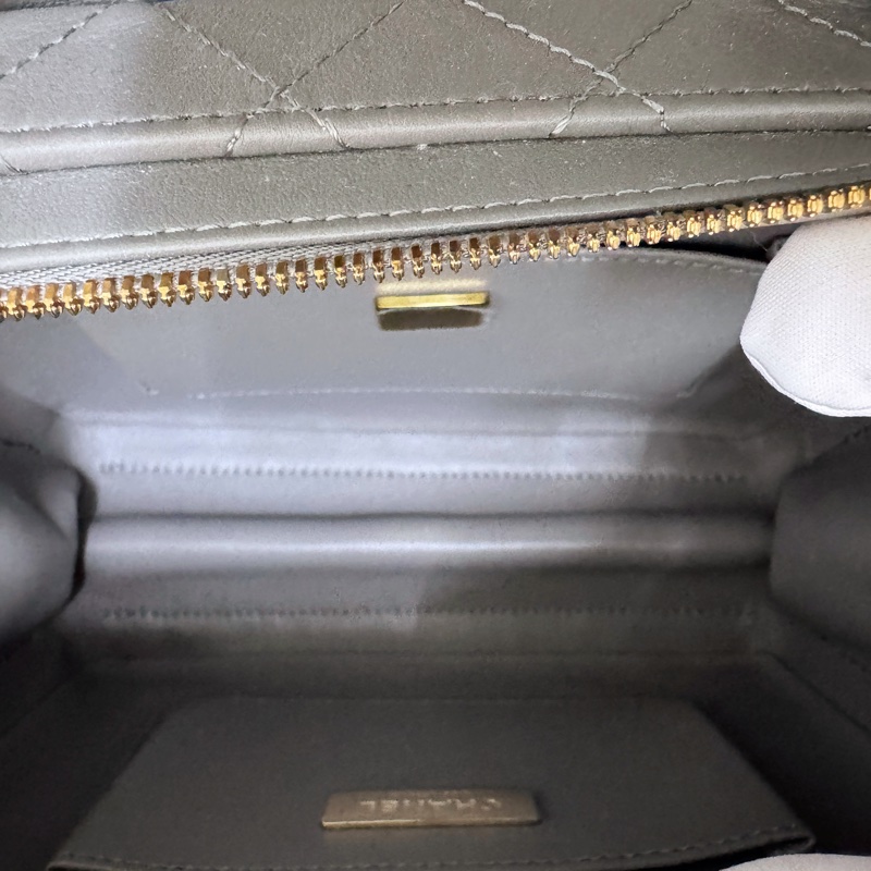 【CHANEL香奈兒22B 全牛皮菱格紋大logo復古盒子包芯片款近全新(閒置) 】-4