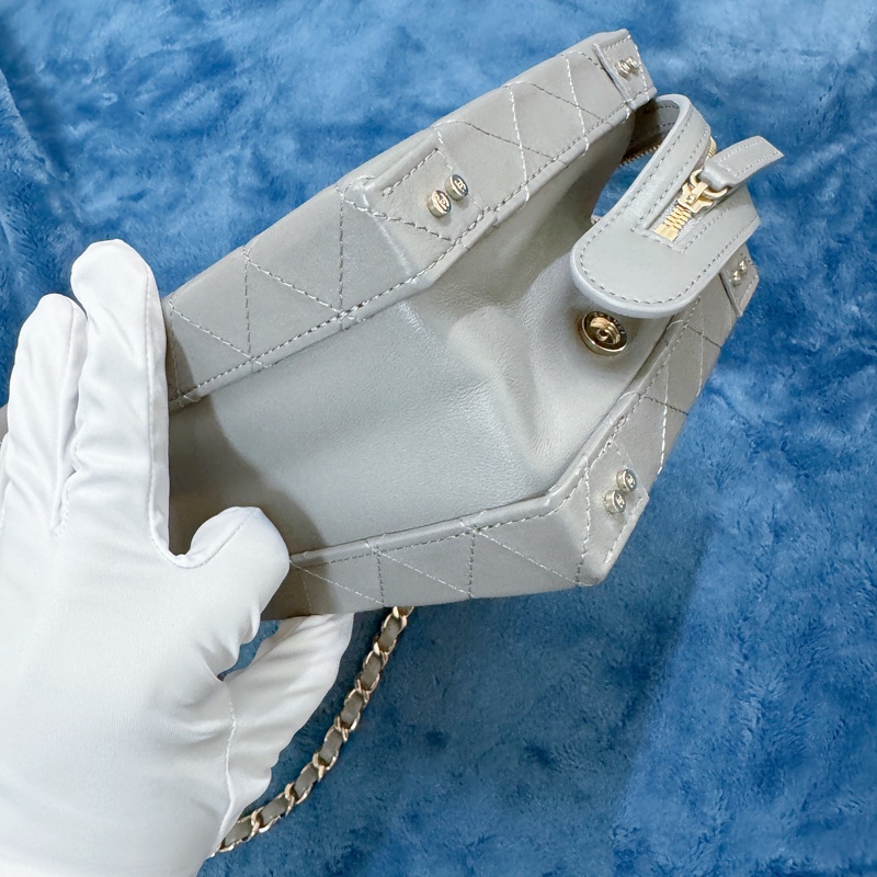 【CHANEL香奈兒22B 全牛皮菱格紋大logo復古盒子包芯片款近全新(閒置) 】-6