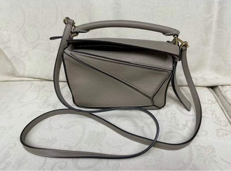 (非常新) Loewe Puzzle Mini 沙色 手提肩背包-2