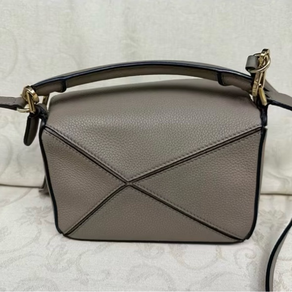 (非常新) Loewe Puzzle Mini 沙色 手提肩背包-7