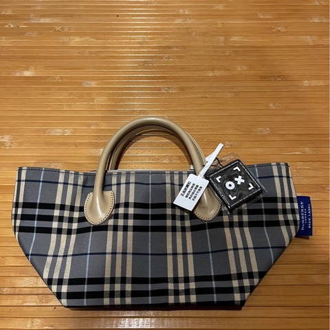 Burberry 藍金萬用包