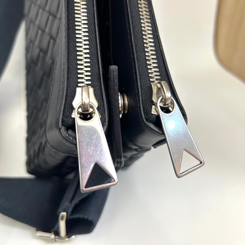 BV 深藍牛皮Intrecciato Duo雙層斜背包-7