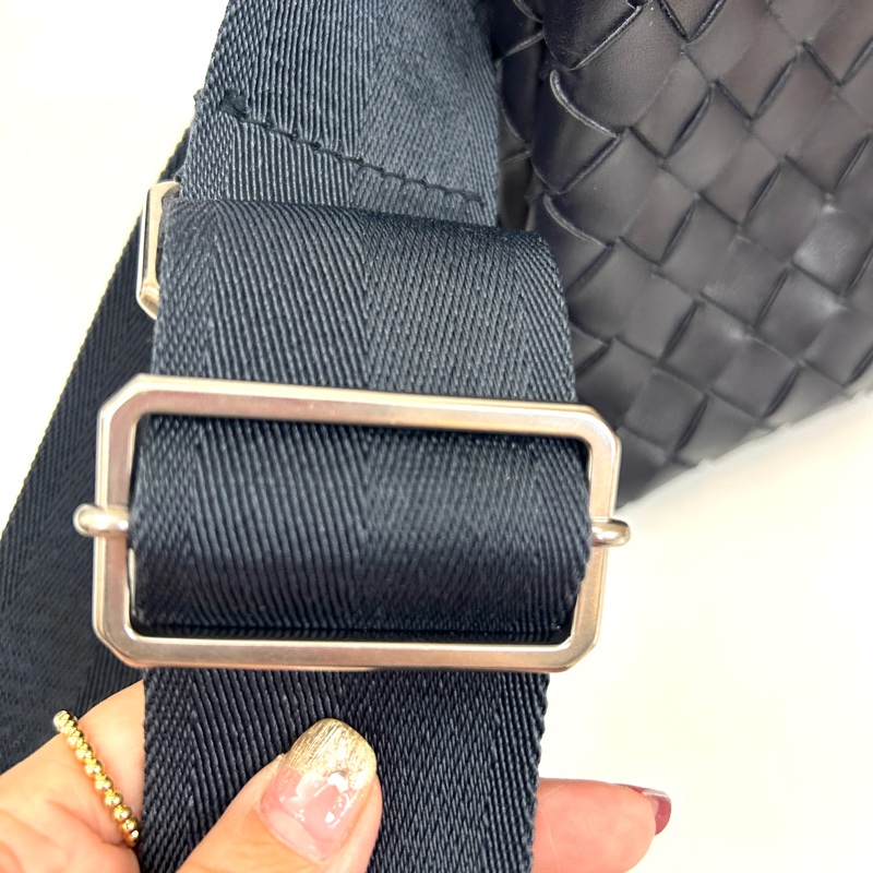 BV 深藍牛皮Intrecciato Duo雙層斜背包-8