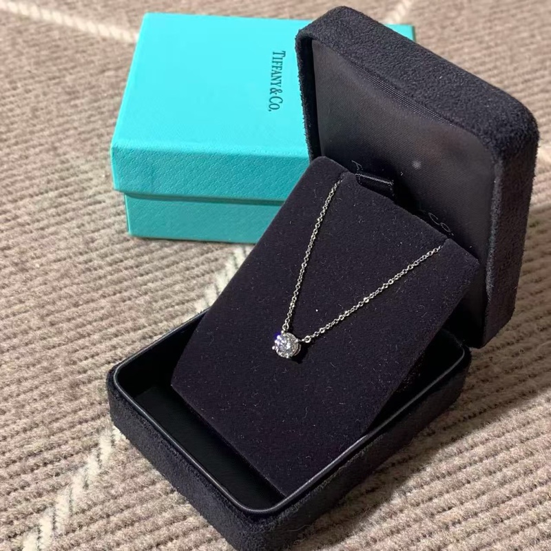 Tiffany蒂芙尼 四爪單鑽鑽石項鍊，主鑽0.72ct，G色，淨度VS2-0
