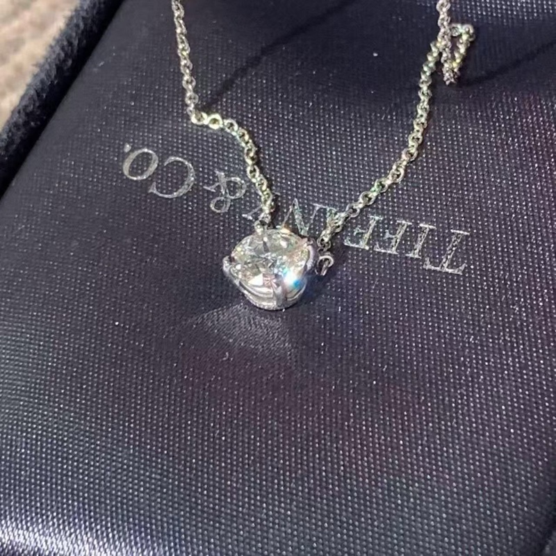 Tiffany蒂芙尼 四爪單鑽鑽石項鍊，主鑽0.72ct，G色，淨度VS2-3