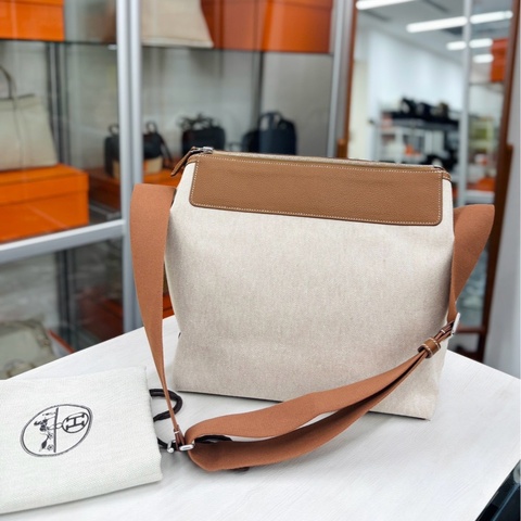 Hermes R.M.S 12H金棕帆布單肩斜挎包，W刻，尺寸約30*28*15，肩帶約長78-111，