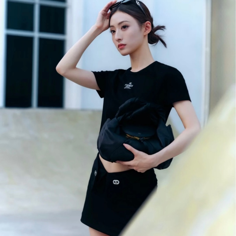 促銷品 26春夏 Fendi 短袖針織 #S M L 黑白兩色-5