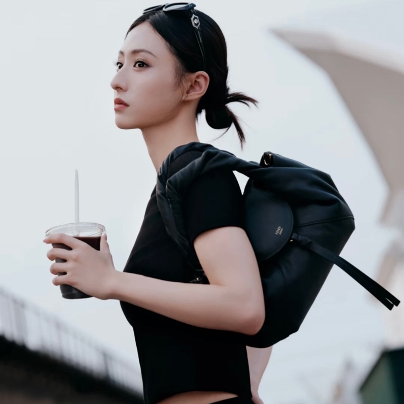 促銷品 26春夏 Fendi 短袖針織 #S M L 黑白兩色-7