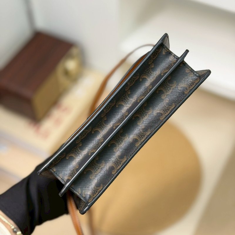 (全配、適合送禮🤍)🏷Celine 瑟琳．Triomphe 老花 woc-12