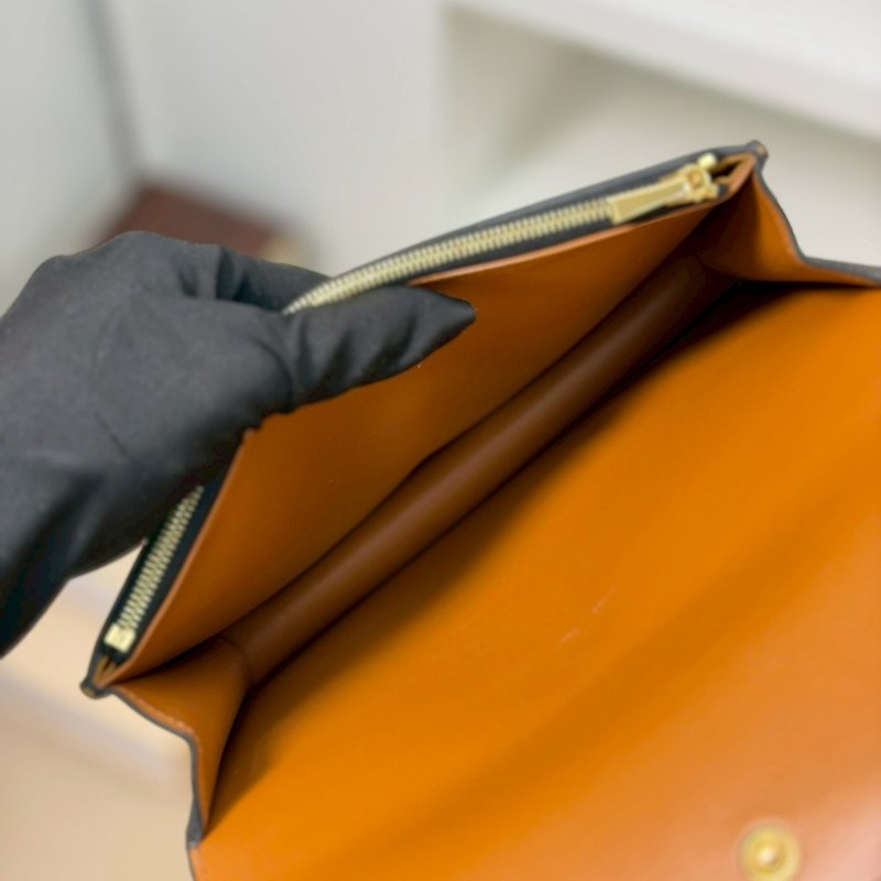 (全配、適合送禮🤍)🏷Celine 瑟琳．Triomphe 老花 woc-19