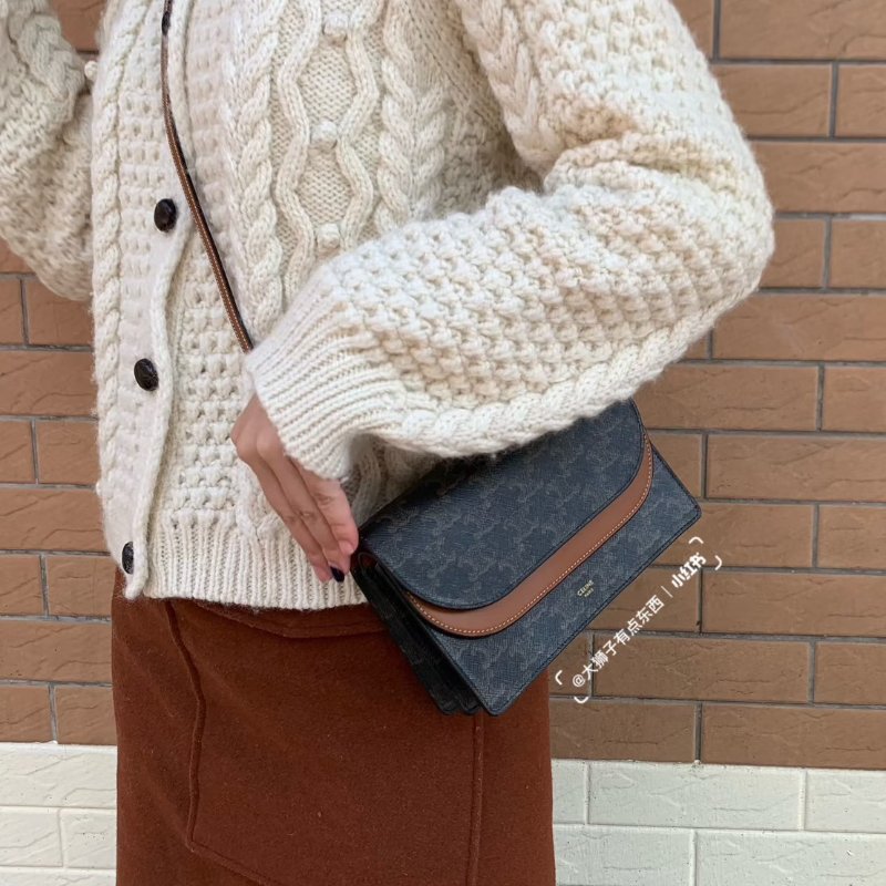 (全配、適合送禮🤍)🏷Celine 瑟琳．Triomphe 老花 woc-24