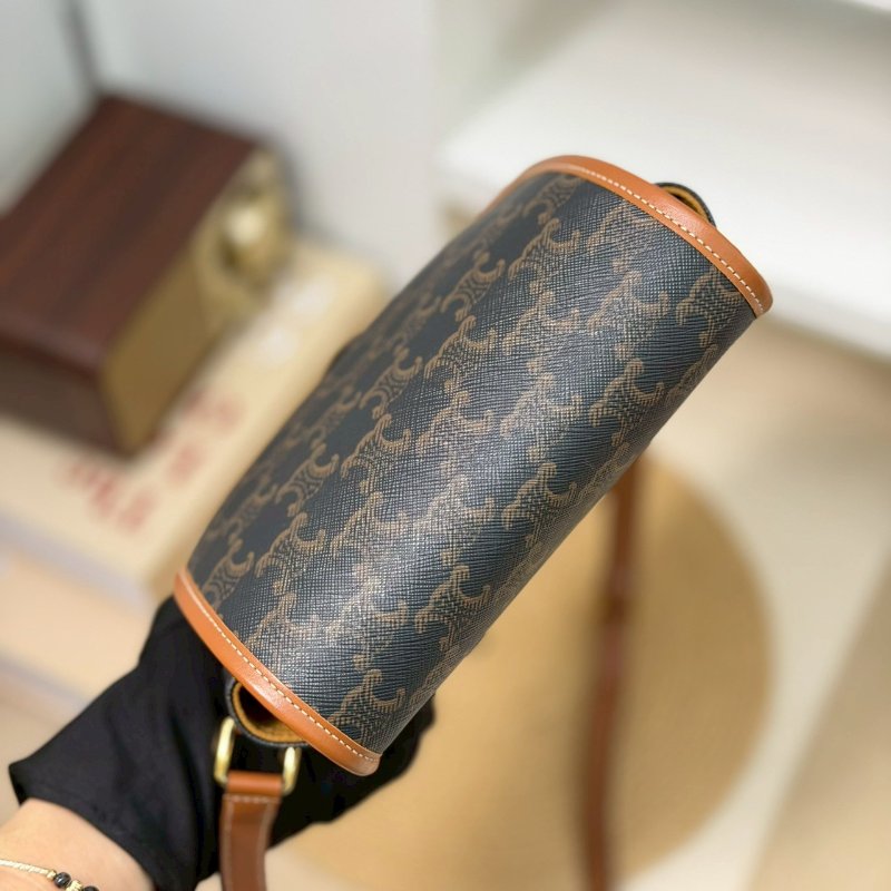 🏷Celine 瑟琳．Triomphe Folco 馬鞍包-13