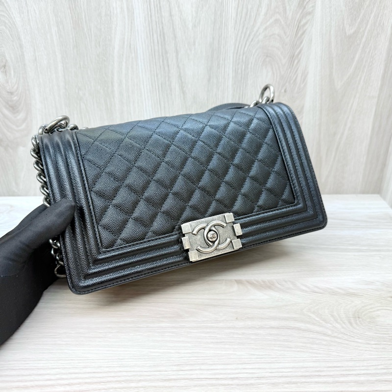 CHANEL黑銀荔枝皮BOY25/A67086-4