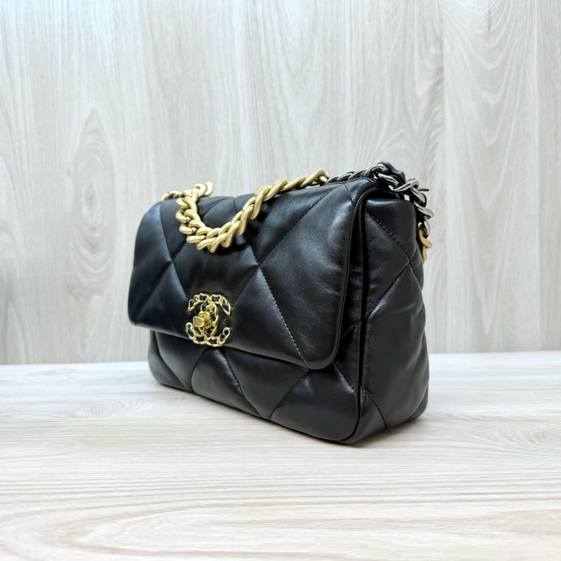 Chanel黑金羊皮油蠟小號19包/AS1160-2