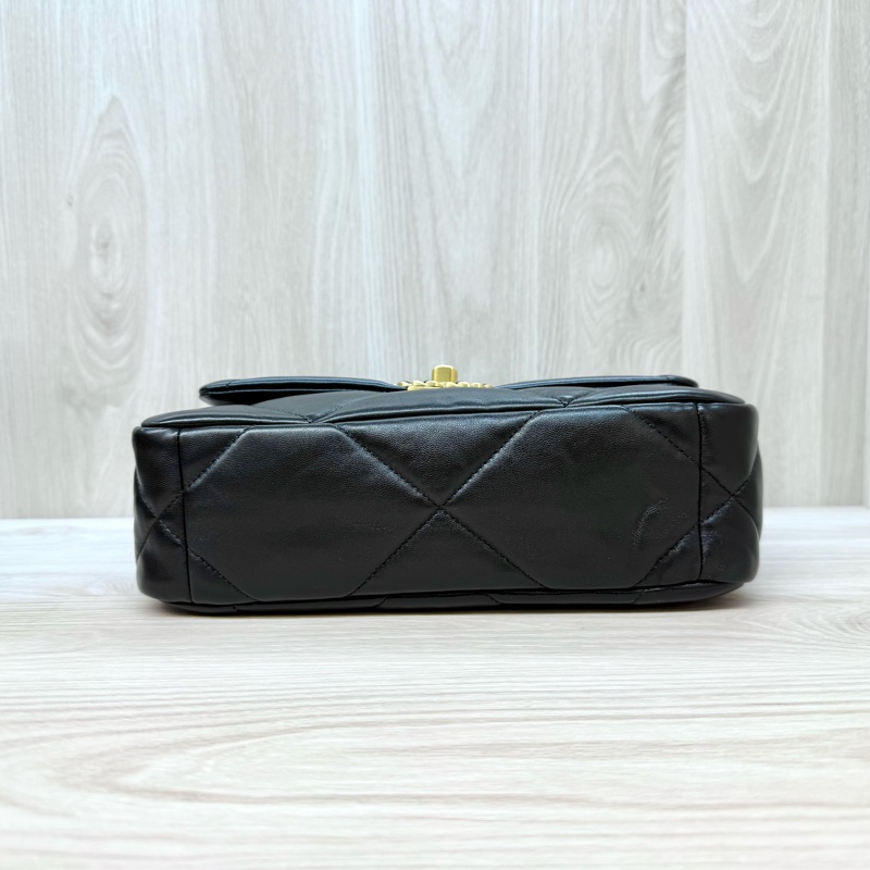 Chanel黑金羊皮油蠟小號19包/AS1160-4