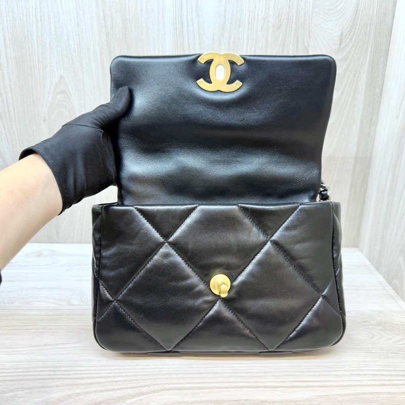 Chanel黑金羊皮油蠟小號19包/AS1160-6