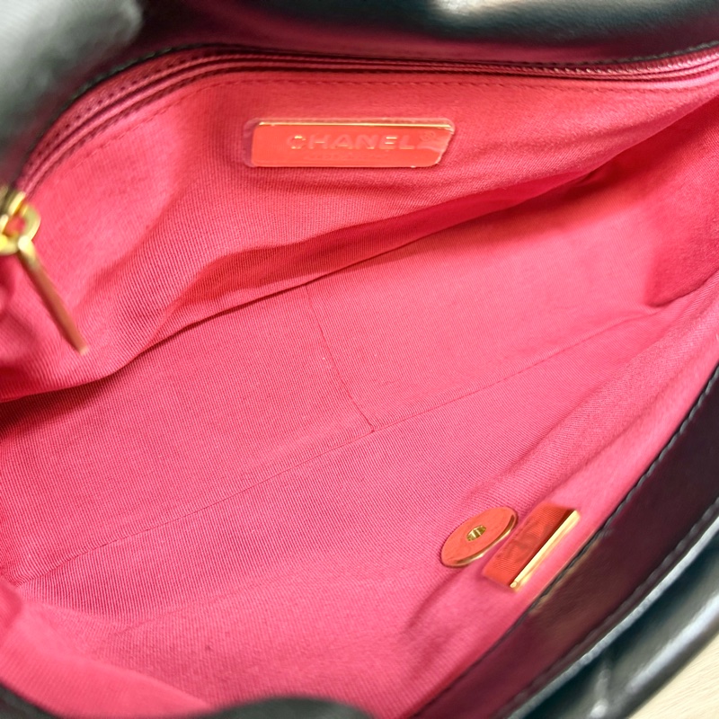 Chanel黑金羊皮油蠟小號19包/AS1160-8