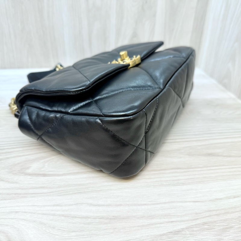 Chanel黑金羊皮油蠟小號19包/AS1160-10