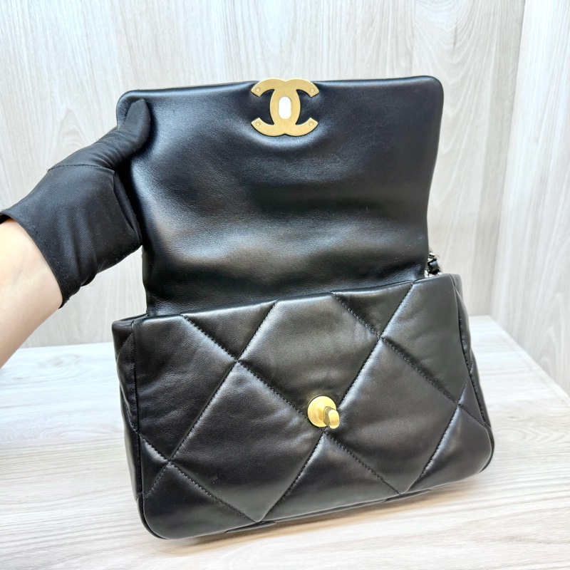 Chanel黑金羊皮油蠟小號19包/AS1160-13