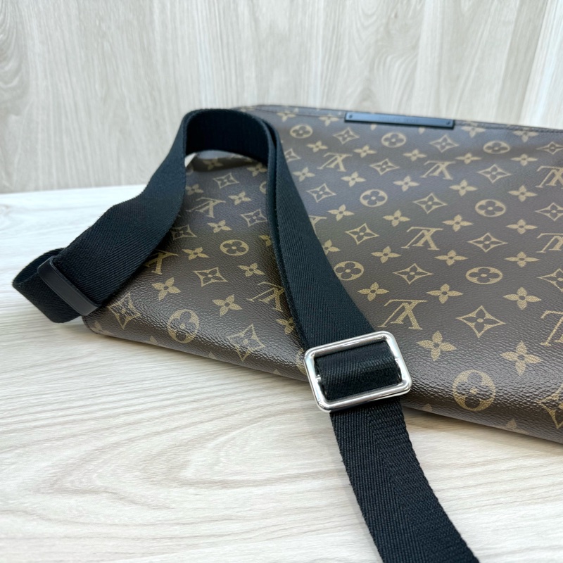 LV老花拚黑皮革 District MM側背包M40934-7