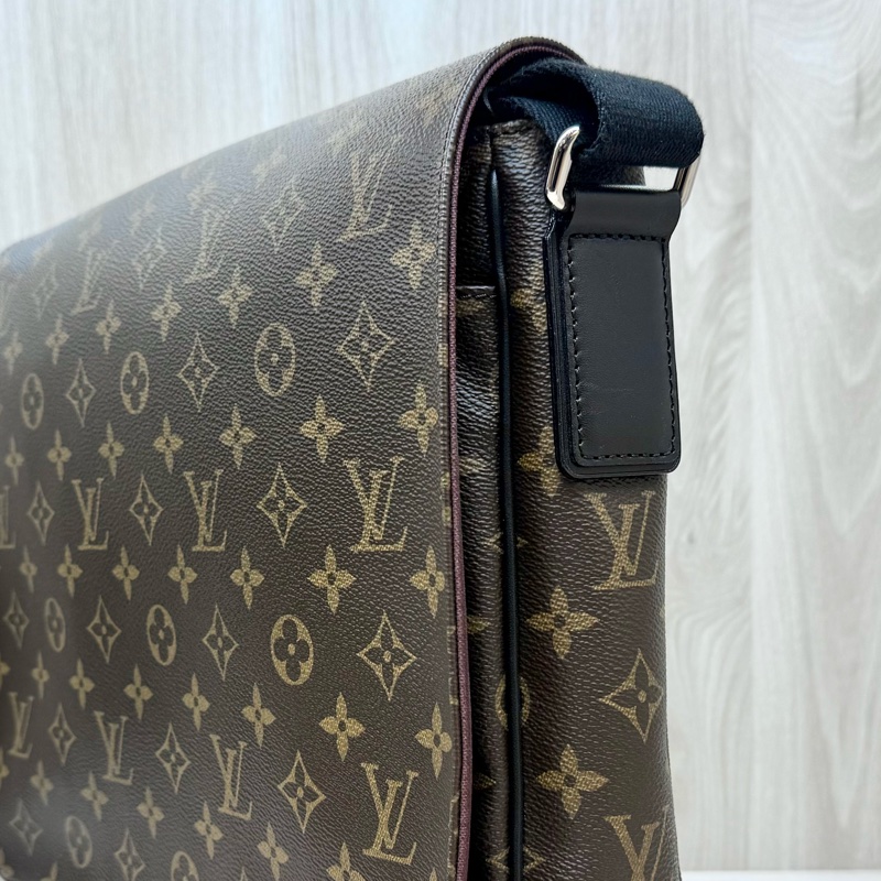 LV老花拚黑皮革 District MM側背包M40934-11