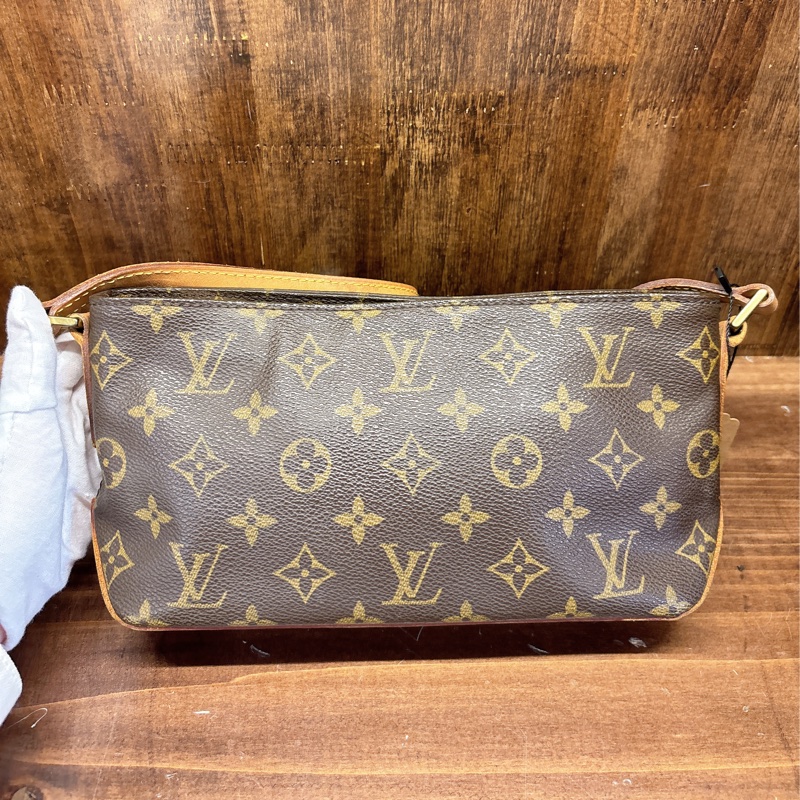 Louis Vuitton Monogram Pochette 側背包-0