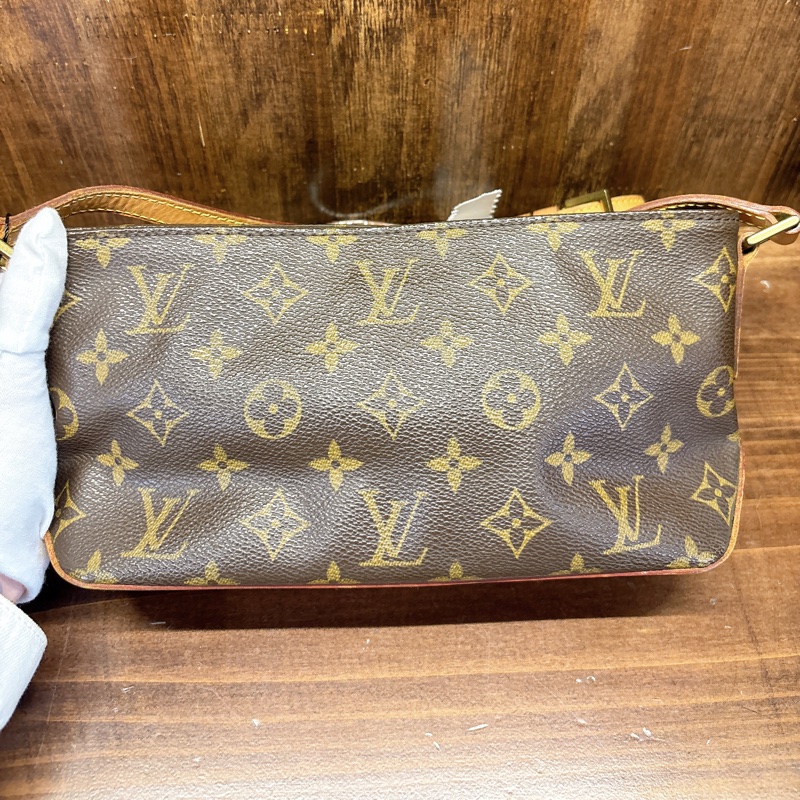 Louis Vuitton Monogram Pochette 側背包-1